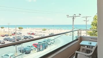 Habitación cuádruple familiar, balcón, vistas al mar | Terraza o patio