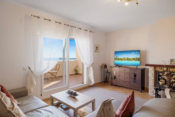 Fernseher, Stereoanlage