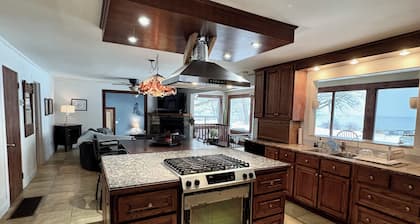 Fish ON! Charming cottage on the
St. Lawrence River with 60' dock
