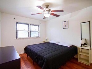 3 bedrooms, iron/ironing board, WiFi, bed sheets - Roomy 3BR Apartment Near NYC - City Access (Jersey City)