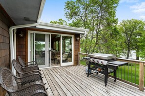 Outdoor dining - Gull Lake Getaway | Dock, Sauna & Lake Toys (Brainerd)