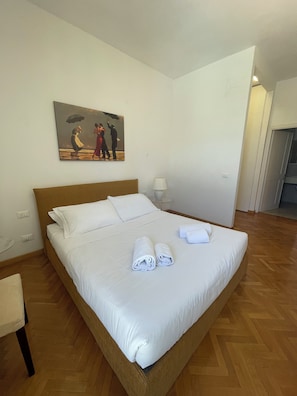 2 chambres, fer et planche à repasser, Wi-Fi gratuit, draps fournis