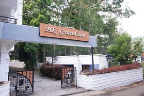 Front of property - Hk Grand Inn By K Hotels (Yercaud)