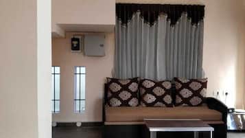 Family Room | Desk