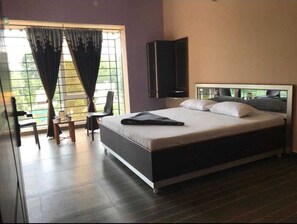 Desk - Hk Grand Inn By K Hotels (Yercaud)