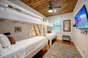 3 bedrooms, free WiFi, bed sheets