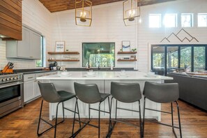 Fridge, microwave, oven, stovetop - Sleeps 10 | Central Location! Hot Tub + Playset (Broken Bow)