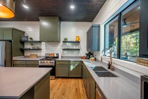 Frigorífic, microones, forn i placa de cuina 