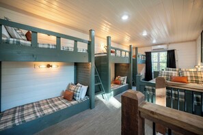 4 bedrooms, desk, travel crib, free WiFi