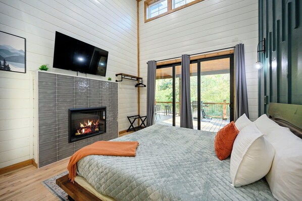 4 bedrooms, travel crib, free WiFi, bed sheets