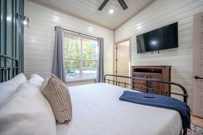 4 bedrooms, travel cot, free WiFi, bed sheets