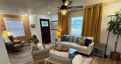 3-bedroom duplex house in peaceful Scott City with free WiFi