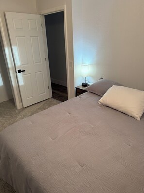 3 室のベッドルーム、WiFi、ベッドシーツ