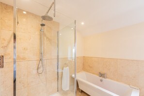 House | Bathroom - Spacious Country House for 14, Holywell, No Deposit (Holywell)