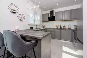 Fridge, oven, stovetop