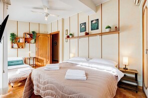 4 bedrooms, iron/ironing board, WiFi, bed sheets