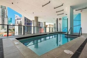 Piscine couverte, piscine extérieure