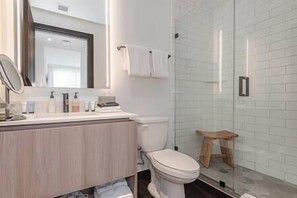 Hair dryer, towels, soap, shampoo - Lux 2 BD Condo at The Biscayne Boulevard #3009 (Miami)