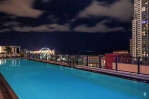 Piscine couverte, piscine extérieure