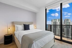 2 bedrooms, free WiFi, bed sheets - High-Rise Luxe 2BD Condo in Downtown Miami - #4117 (Miami)