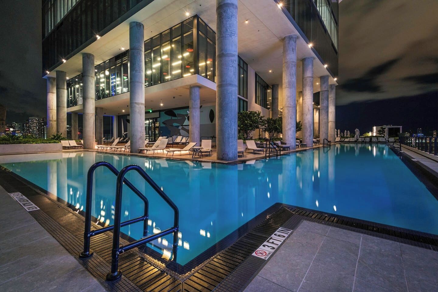 室内游泳池，室外游泳池