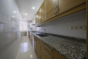 Refrigerador, microondas, horno y lavavajillas 