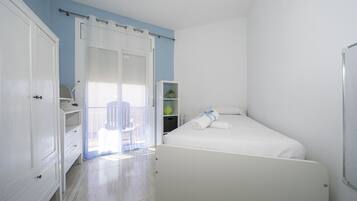 3 slaapkamers, een strijkplank/strijkijzer, gratis wifi, beddengoed