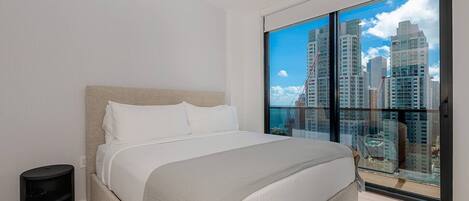 3 slaapkamers, een strijkplank/strijkijzer, gratis wifi, beddengoed