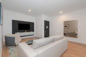 Smart TV - High-Rise Bayview 3B Oasis #4001 (Miami)