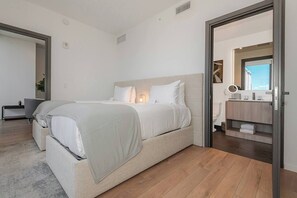 3 bedrooms, iron/ironing board, WiFi, bed sheets - Spacious 3BR Luxe Stay | Heart of Downtown #2118 (Miami)