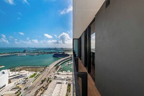 Property grounds - Elevated Bayview Living | 3BR Condo #3601 (Miami)
