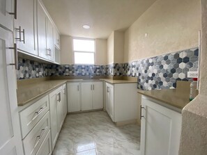 Micro-ondes, four, plaque de cuisson