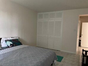 2 bedrooms, iron/ironing board, WiFi, bed sheets - Sea-View 2 Bed, 2 Bath Apartment Steps from Beach & Boardwalk 2B (Bridgetown)