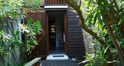 Charming Patio Villa 300m from the ocean in a green cocoon