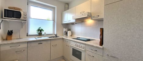 Frigorifero, microonde, forno, lavastoviglie