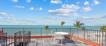 Gulf-Front Penthouse Condo with Rooftop Sundeck | 3 Bedrooms + Den | Sleeps 10