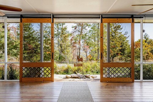 Luxury Pisgah Forest Farmhouse, Blue Ridge Views & Hot Tub near Brevard