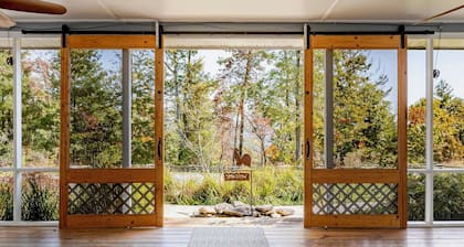 Luxury Pisgah Forest Farmhouse, Blue Ridge Views & Hot Tub near Brevard