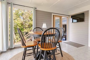 Dining - Luxury Pisgah Forest Farmhouse, Blue Ridge Views & Hot Tub near Brevard (Pisgah Forest)