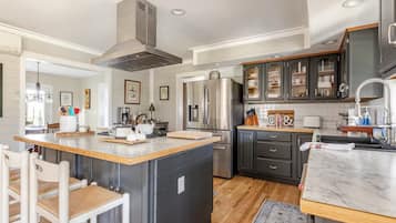 冰箱、微波炉、烤箱、炉灶