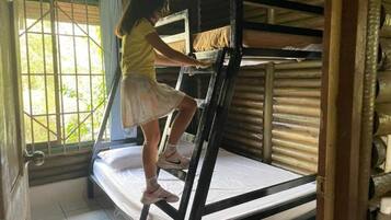 3 habitaciones, tabla de planchar con plancha, wifi y ropa de cama