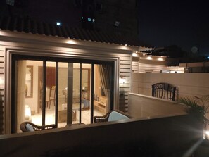 Terrace/patio - Fantastic and spacious modern rooftop apartment overlooking downtown (Giza Governorate)