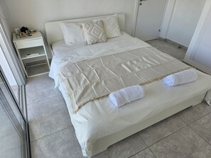 1 slaapkamer, een strijkplank/strijkijzer, wifi, beddengoed