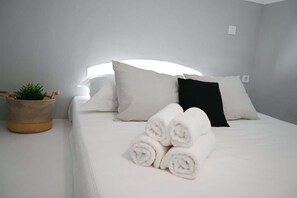 3 chambres, fer et planche à repasser, Wi-Fi, draps fournis