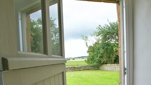 Cottage | Reception - Pet-friendly Cottage in Belsay, No Deposit (Newcastle-upon-Tyne)