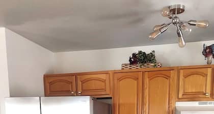 Cozy 2-bedroom house in charming Lake Placid with WiFi, AC
