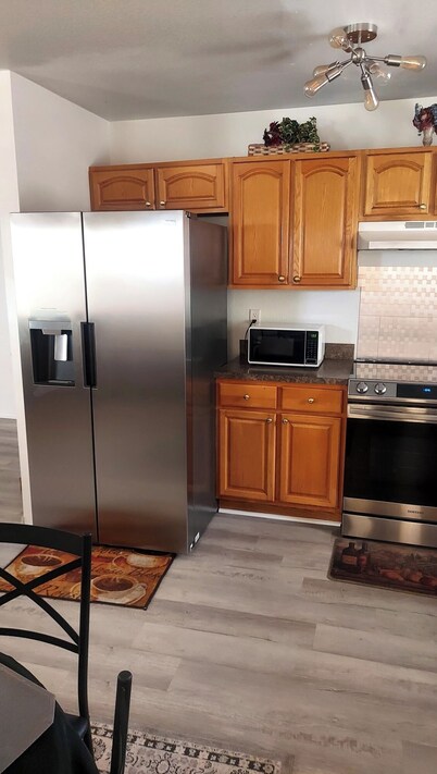 Cozy 2-bedroom house in charming Lake Placid with WiFi, AC