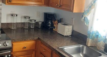 Cozy 2-bedroom house in charming Lake Placid with WiFi, AC