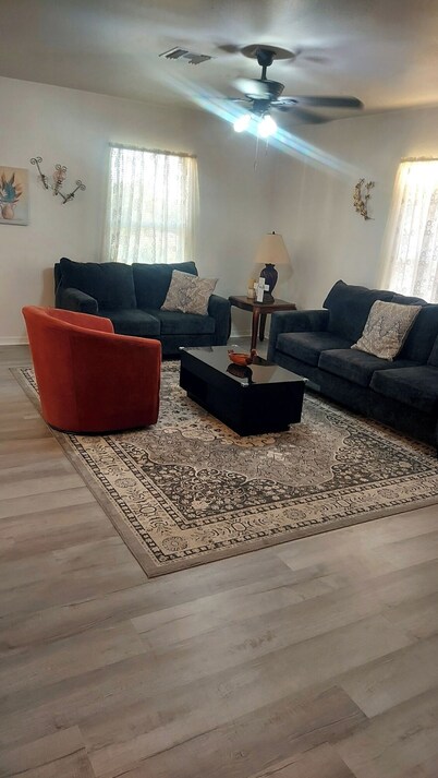 Cozy 2-bedroom house in charming Lake Placid, FL with WiFi, AC