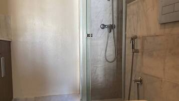 Towels, soap, shampoo, toilet paper